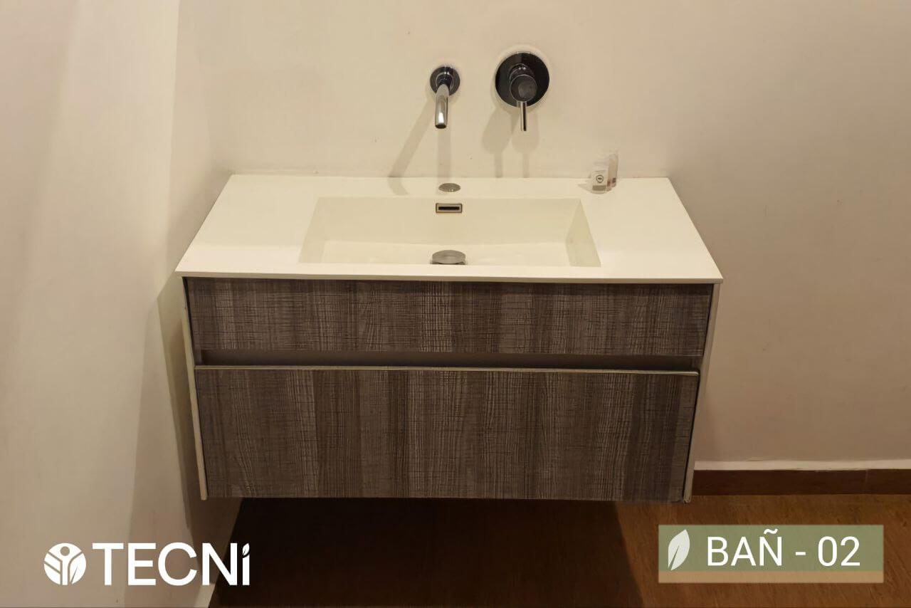 Mueble de baño flotante KÓRA con lavamanos integrado, cierre lento y diseño compacto, fabricado artesanalmente en Costa Rica
