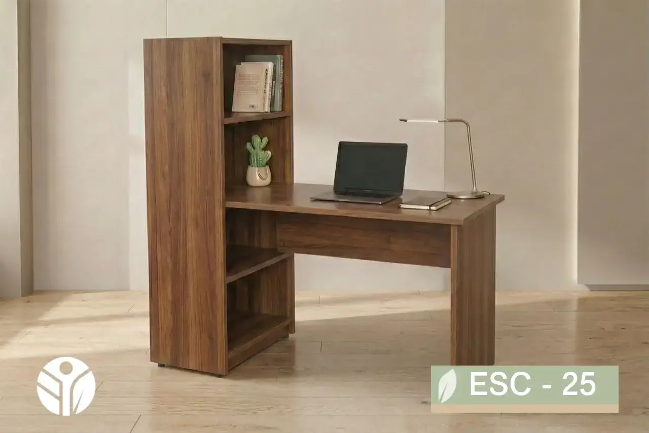 Escritorio de madera oscura con biblioteca lateral integrada y repisas abiertas, Costa Rica