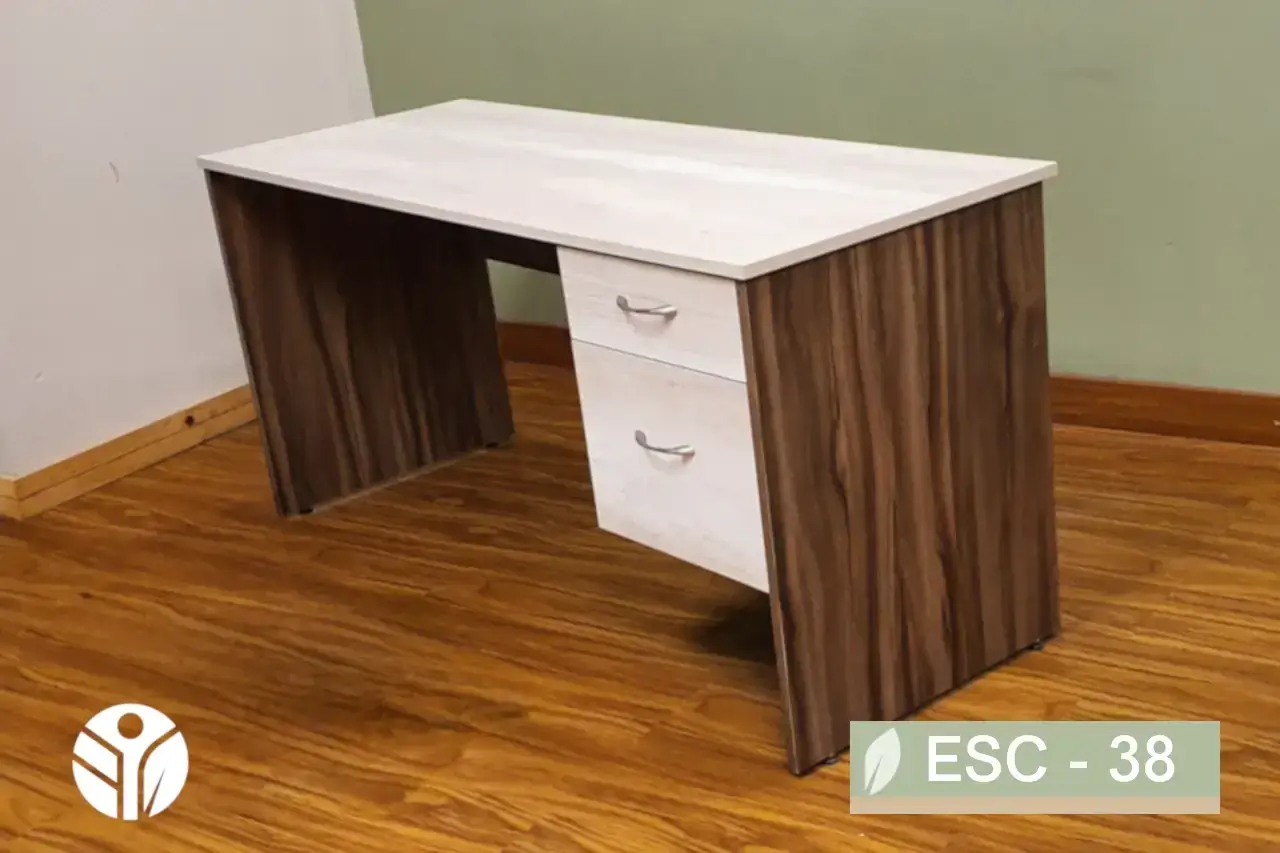 Escritorio compacto bicolor blanco y madera oscura con 2 gavetas y tiradores metálicos, Costa Rica