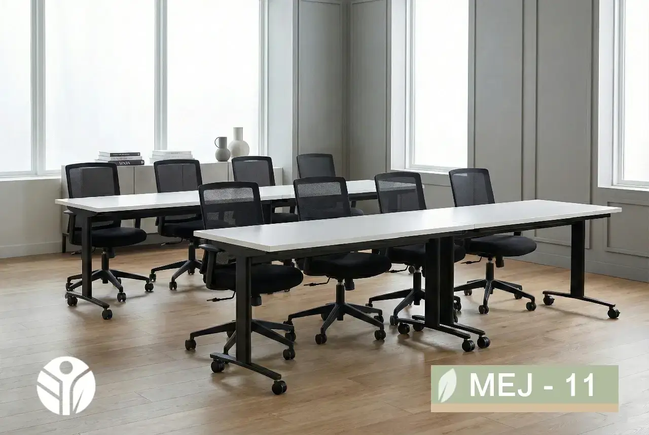 Mesas de capacitación blancas con estructura metálica negra y ruedas, para sala de formación en Costa Rica